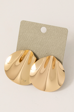 Load image into Gallery viewer, Grace Wavy Drop Earrings