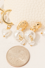 Load image into Gallery viewer, Surprise Me Pearl Earrings Set