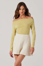 Load image into Gallery viewer, Anahi Off Shoulder Top